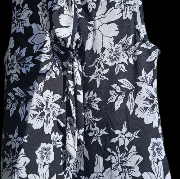 Ladies top - Picture 2 of 4